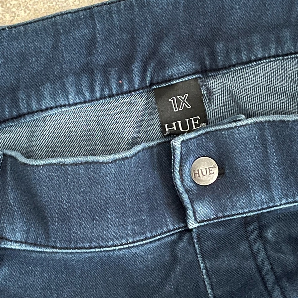 HUE Jeggings Size 1X. Like New. Buttery Soft Dark Blue Wash. EUC - Picture 4 of 5